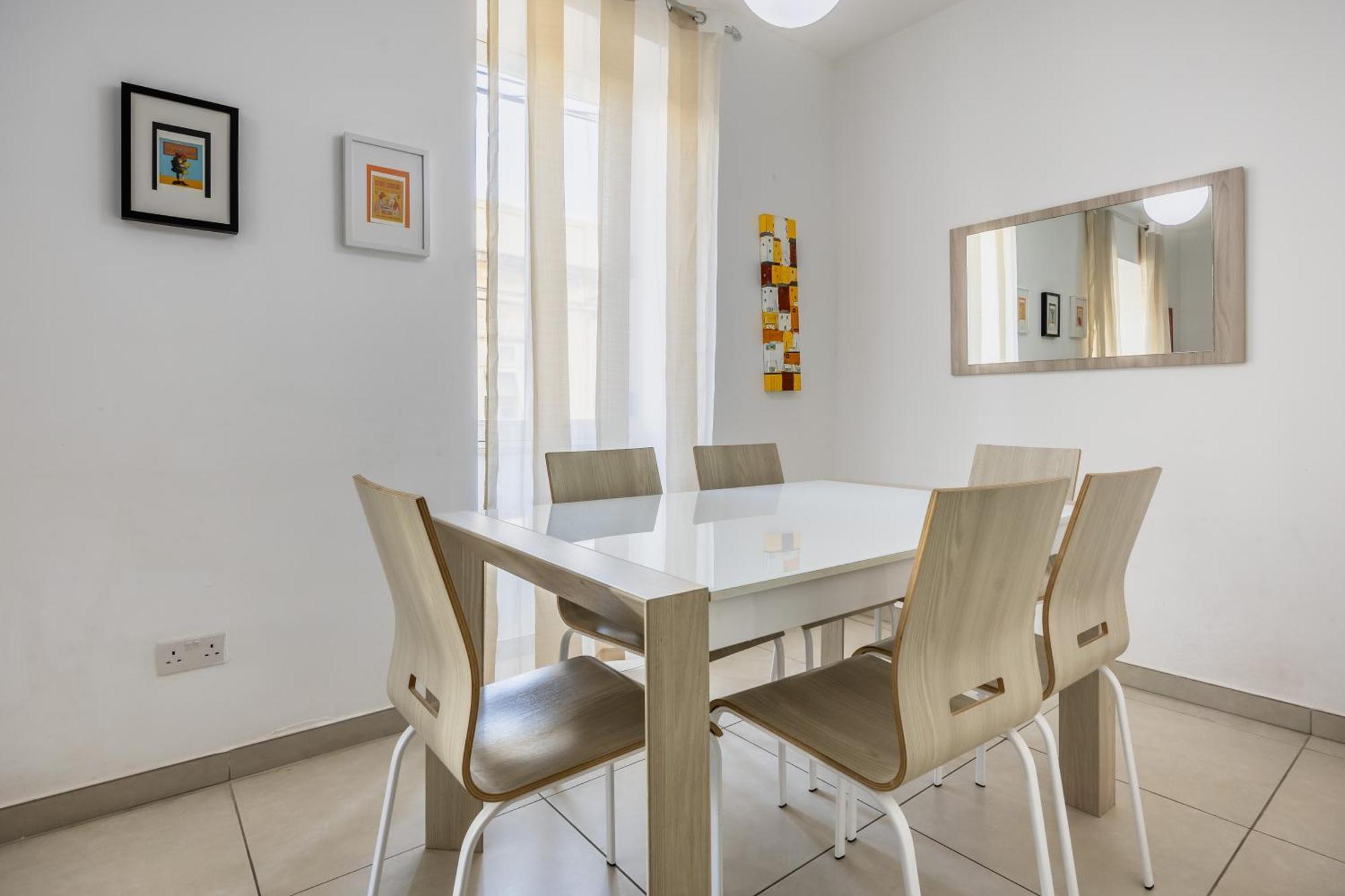 Superb 3Br Apt Close To Seafront Gzira Room photo