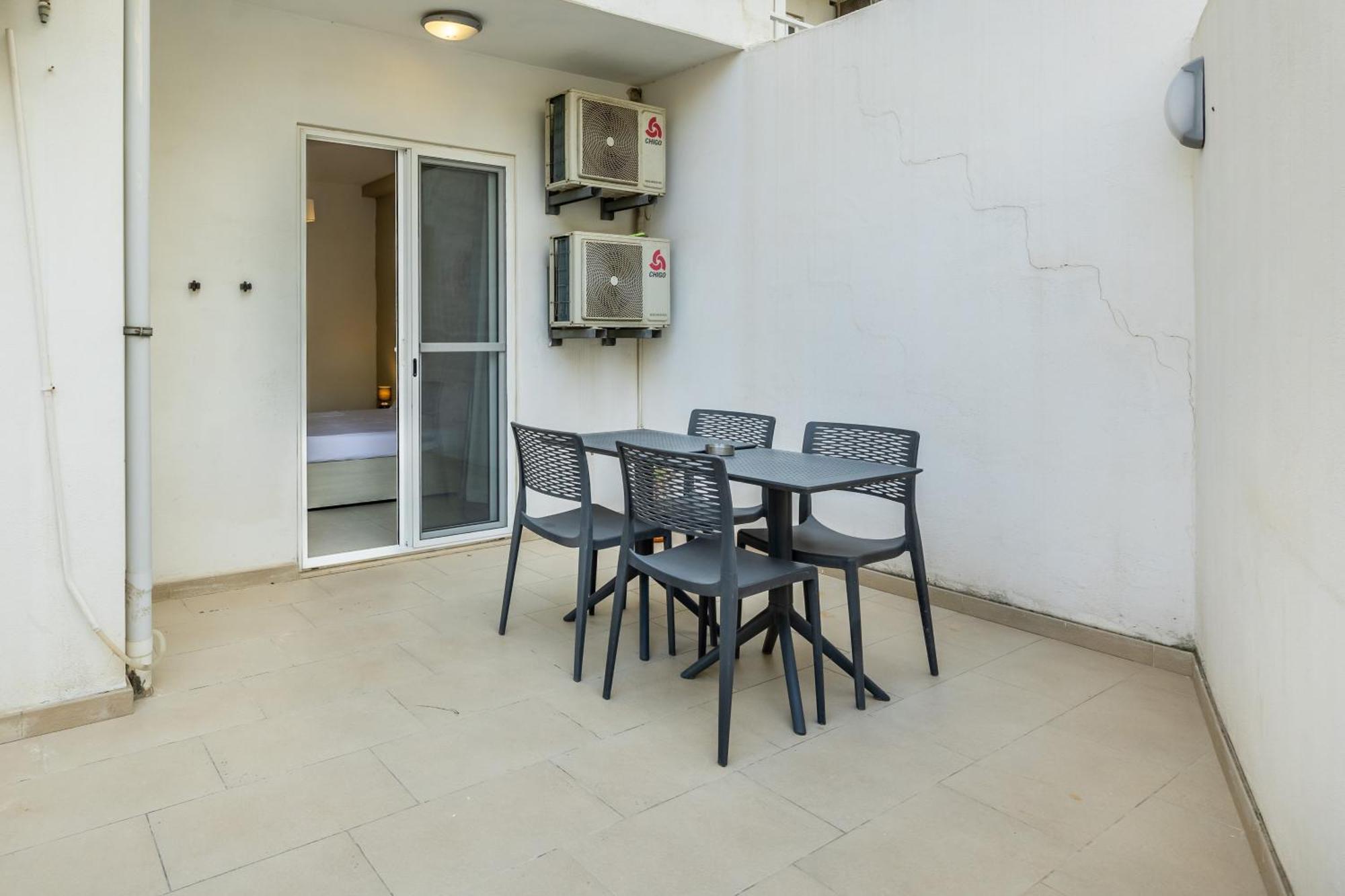 Superb 3Br Apt Close To Seafront Gzira Room photo