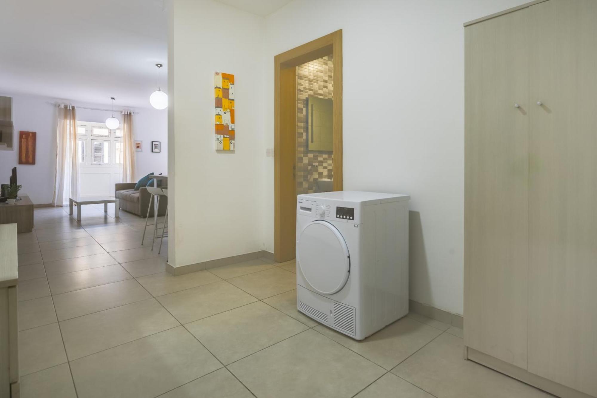 Superb 3Br Apt Close To Seafront Gzira Room photo