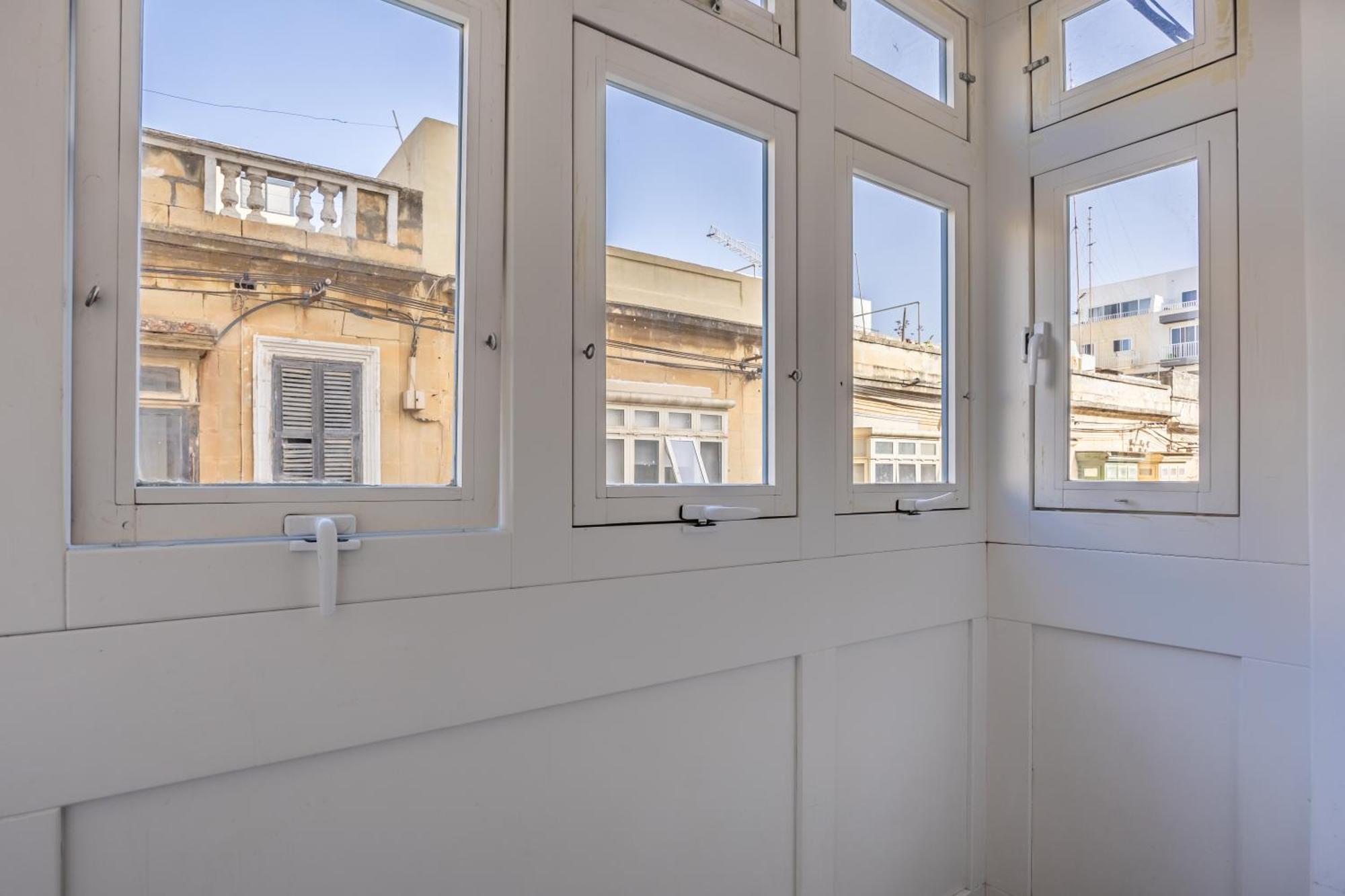 Superb 3Br Apt Close To Seafront Gzira Room photo
