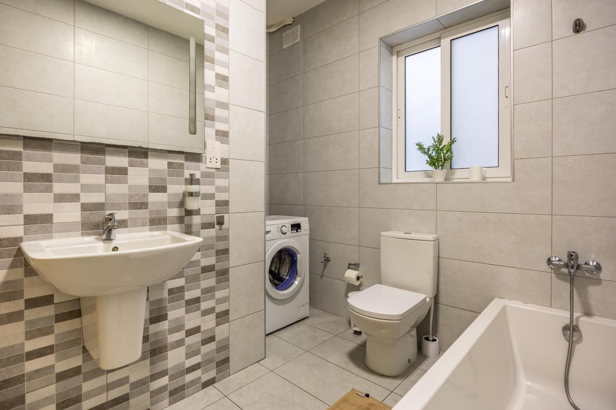 Superb 3Br Apt Close To Seafront Gzira Room photo